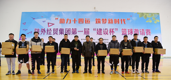 11中共富平縣委常委、政法委書記杜銀虎為第二名獲獎隊頒獎_副本.jpg